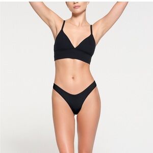 Skims Black Bra